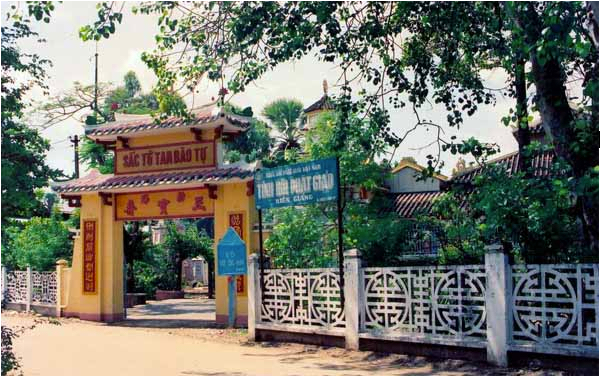 Cổng chùa năm 1990