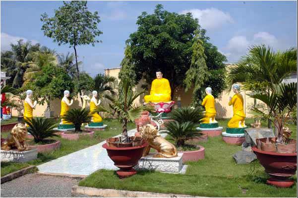 Vườn tượng đức Phật chuyển pháp luân