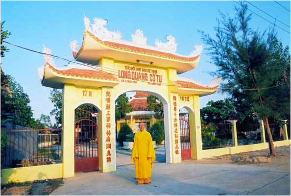 Tam quan chùa năm 2003