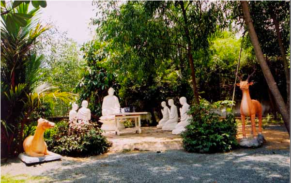 Vườn tượng Đức Phật chuyển pháp luân